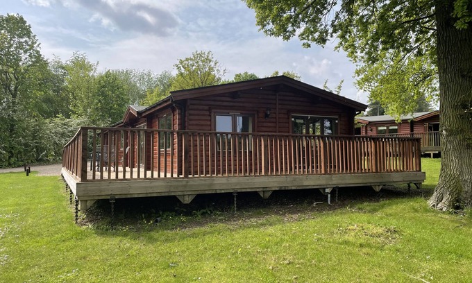 Kenwick Cabin | Luxury log Cabin With hot tub Overlooking the Kenwick Park Golf Course