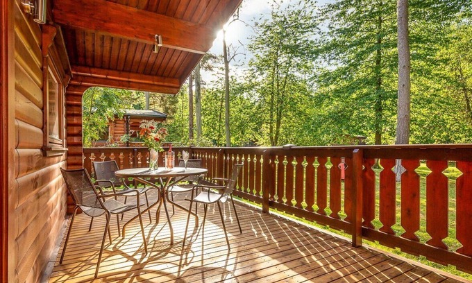 Louth Cabin | Luxury log cabin with veranda nestled in Kenwick Park, Louth