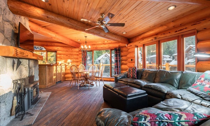 Nordic Estates Condo | Luxury log chalet | Private hot tub | Ski-in/out