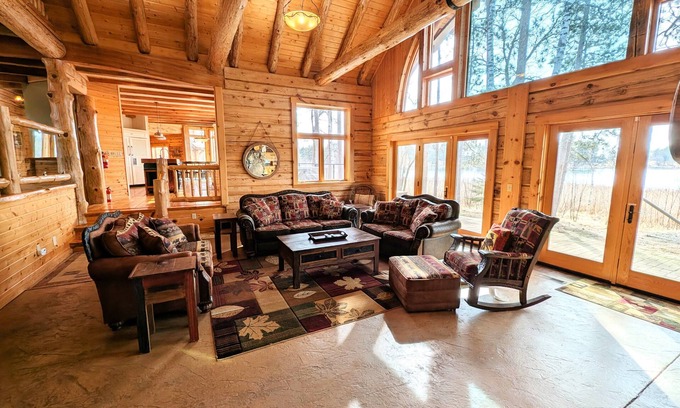 Park Rapids House | Luxury Log Home in Park Rapids | 3 Bed, 3.5 Bath