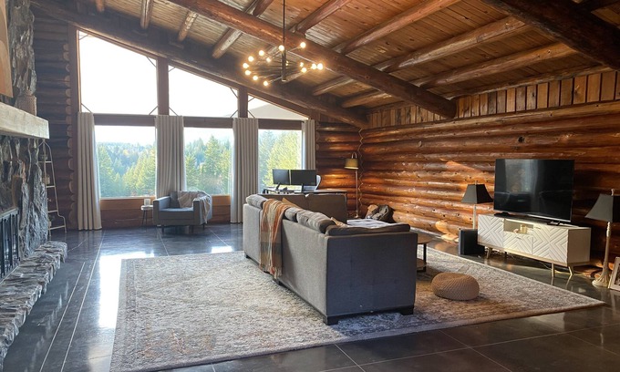 Tappen House | Luxury Log Home Retreat