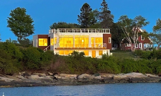Peaks Island House | Luxury Maine Living on Peaks Island at Water's Edge