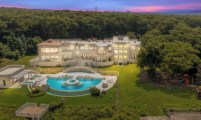 Belle Terre House | Luxury Mega Mansion