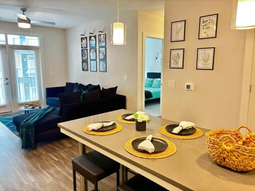 Sandy Springs Apartment | Luxury Modern 2-Bedroom Oasis