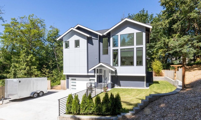 Paine Field-Lake Stickney House | Luxury Modern 5 bedroom home 9 beds Near Boeing, Seattle Paine Field