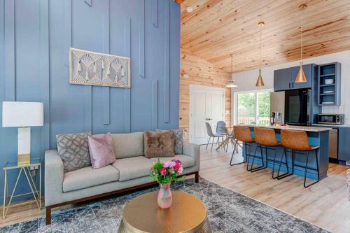 Lake Lure House | Luxury Modern Cabin with Hot Tub