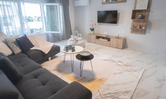 Dafni Apartment | Luxury modern chic 1-bedroom apartment Athens City