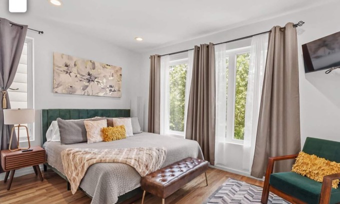 Missionary Ridge House | Luxury Modern, Down Town Retreat, Pet Friendly