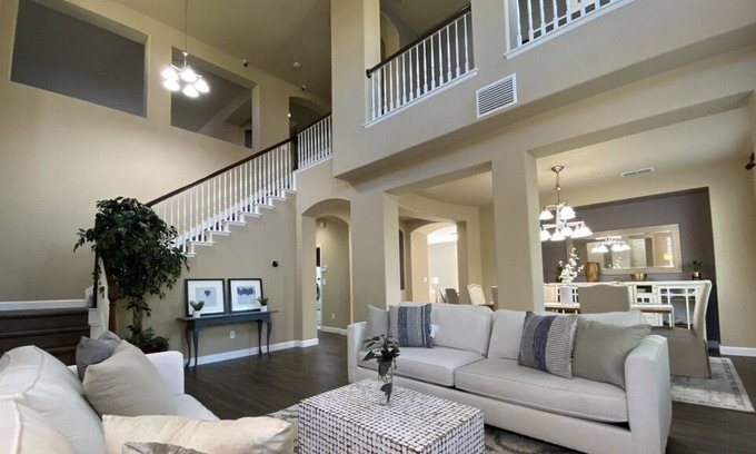 Rancho Cordova House | Luxury Modern Home w/ Parking Min Away From Hwy