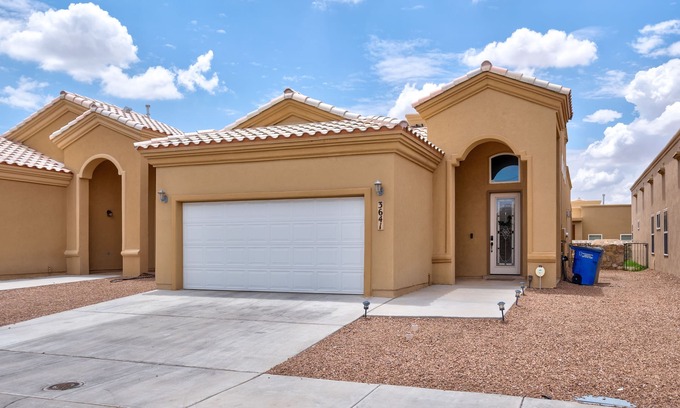 Biggs Field House | Luxury Modern Home near Ft. Bliss and Airport