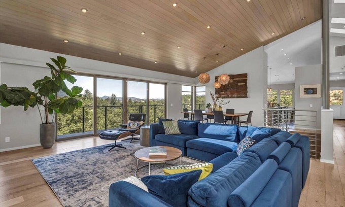 Fetters Hot Springs-Agua Caliente House | Luxury Modern Home w/Views - 3 Acres | 4000 Sq Ft