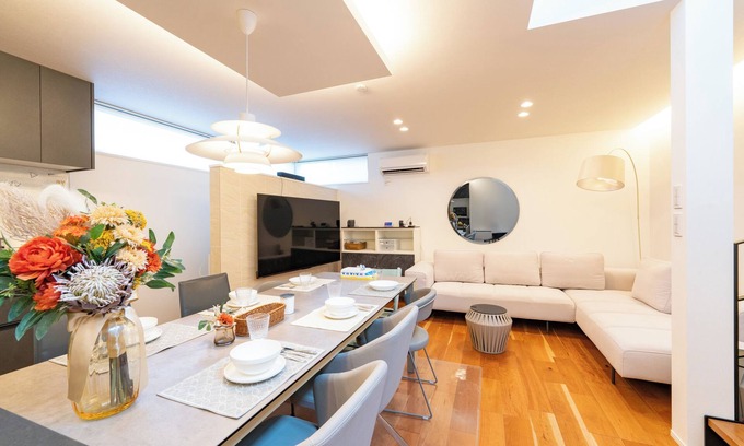Setagaya House | Luxury Modern House Let's travel as if you were living in a 130 square meter newly built house. 7 minutes to Shibuya without transfers/Accommodates up to 8 people