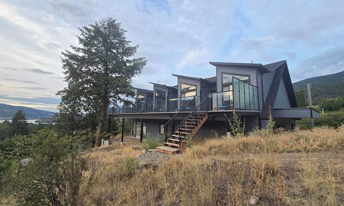 Central Okanagan Apartment | Luxury modern loft. Located on a plateau with stunning views over lakes