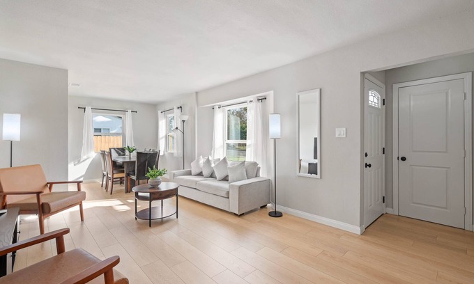 Monrovia House | Luxury Modern Retreat w Spacious Yard Premium Comfort