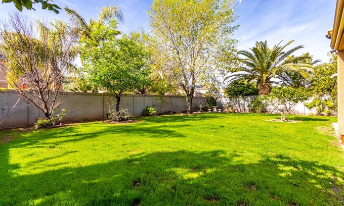 Deer Valley House | Luxury modern retreat with tropical backyard-at a great Location-EZ FWY access