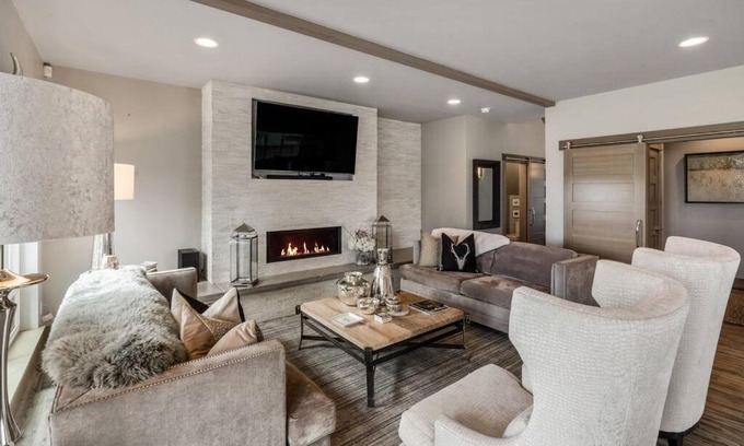 Bozeman House | Luxury Mountain View Townhome - Rosa Way North