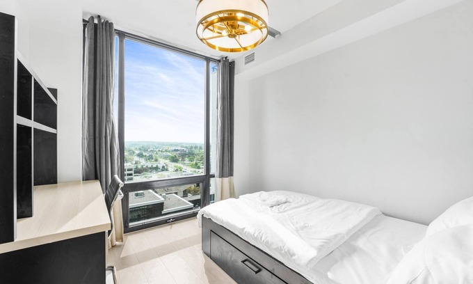 Waterloo Condo | Luxury New Condo+HighRise Building+2BD+2TV+Ensuite Laundry