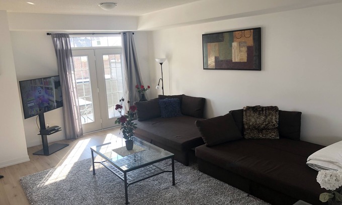 Newmarket House | LUXURY NEWLY BUILT BEAUTIFUL HOME