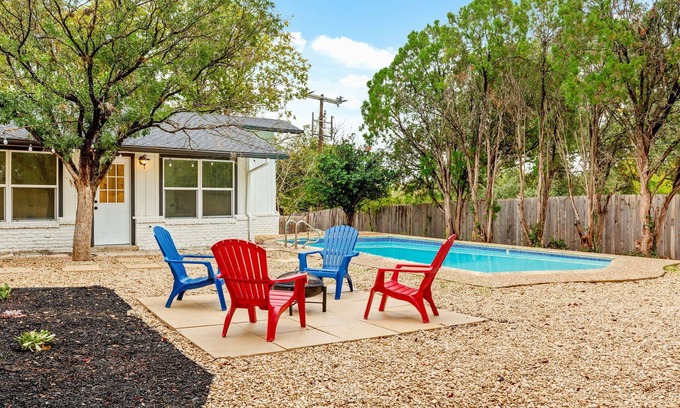 Oakwell Farms House | Luxury Newly Renovated Home w/Private Pool+Fire Pit+BBQ Near Downtown&Airport