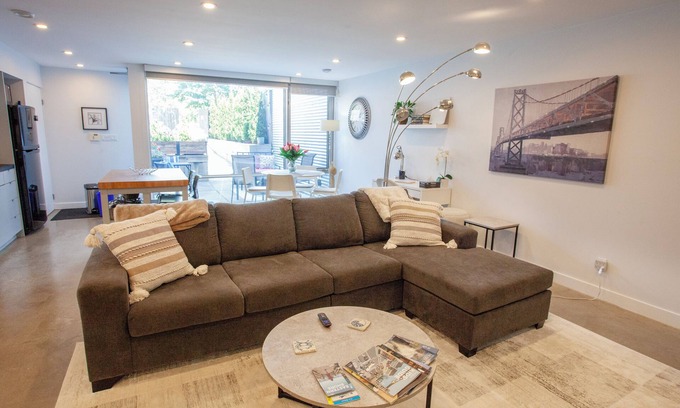 North End Apartment | Luxury North End One-Bedroom in Trendy Downtown Halifax Neighourhood.