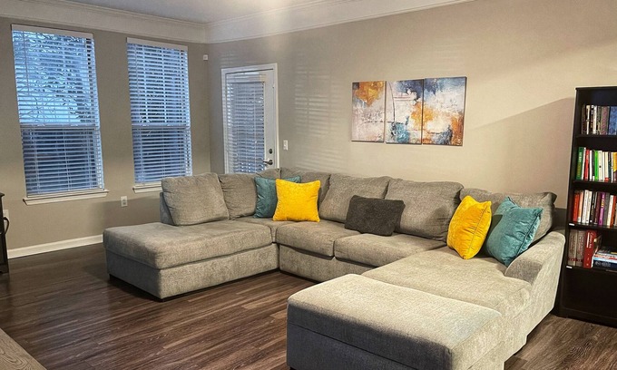 Johns Creek Apartment | Luxury Oasis - King & Queen Suites near the Avalon