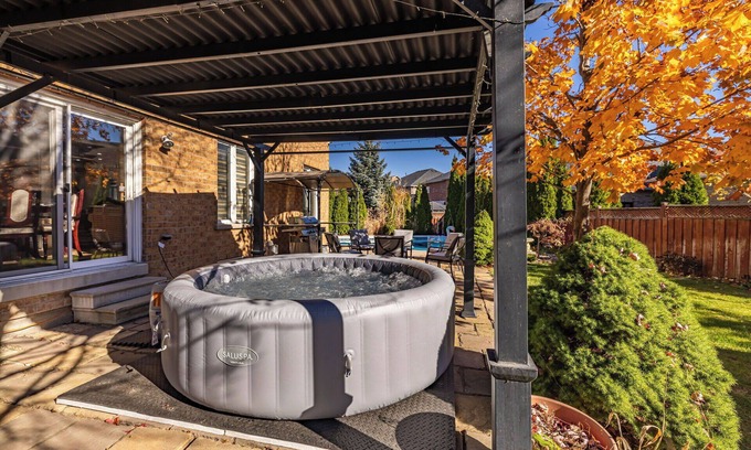 Brampton House | Luxury Oasis Retreat for entire family with Heated Saltwater Pool