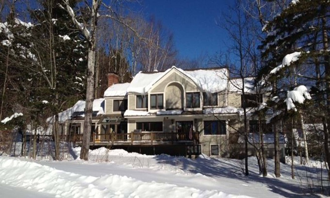 Stratton Mountain House | Luxury Oasis w/Serene Views! Close to Ski Slopes w/Shuttle. Gameroom. Golf. WiFi
