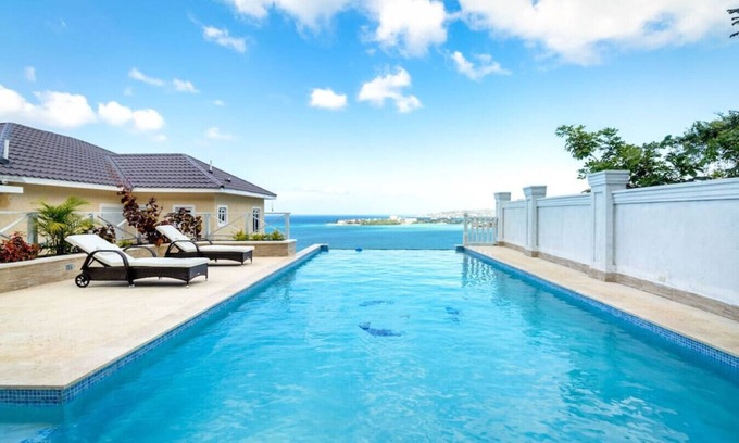 Reading House | Luxury Oceanview 4BR Villa w/Balcony, Pool & BBQ