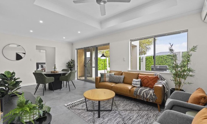 Nollamara House | Luxury on Lewes
