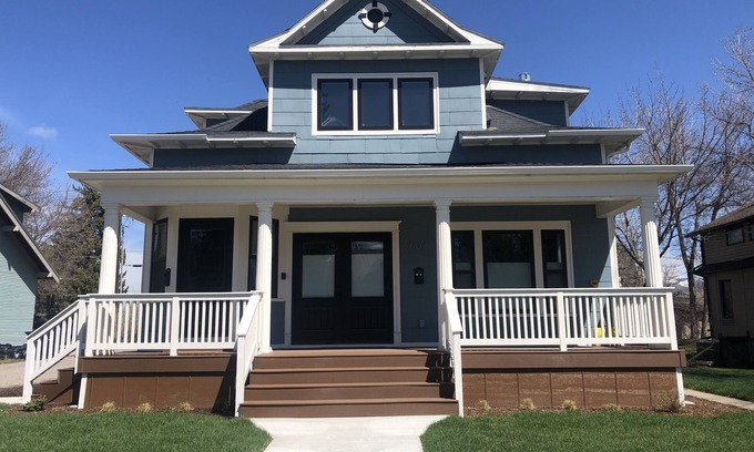 Bozeman House | Luxury on Main, remodeled, homey, fresh and bright!