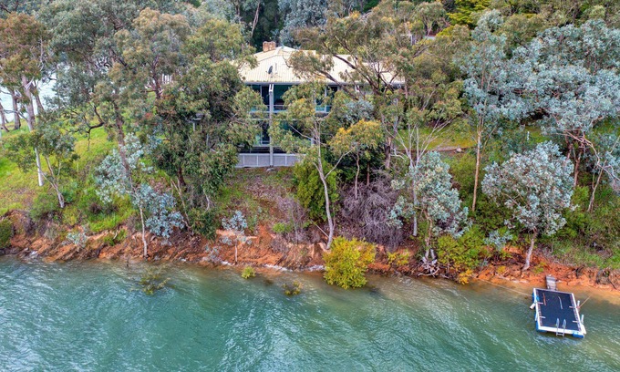 Taylor Bay House | Luxury on the Lake in Eildon
