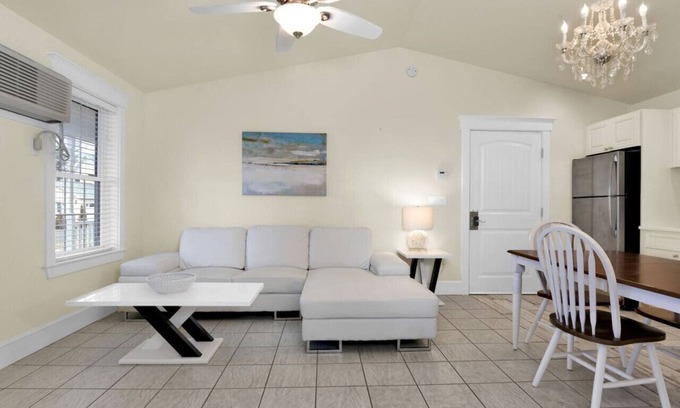 Edgecomb Apartment | Luxury On The Water in Mid-Coast Maine