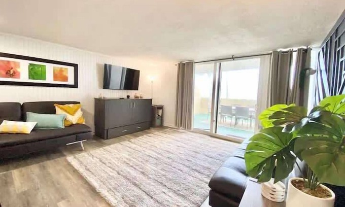 Punaluu Condo | Luxury One-Bedroom Apartment with Ocean View