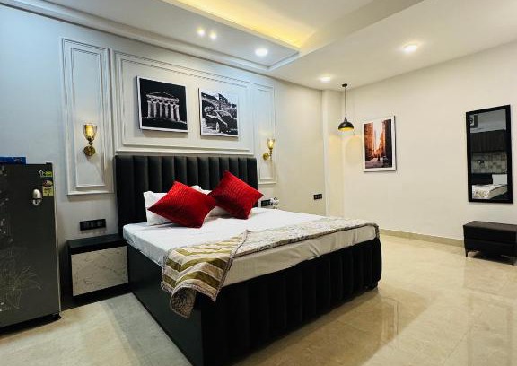 DLF City Apartment | Luxury One Bedroom Hideaway