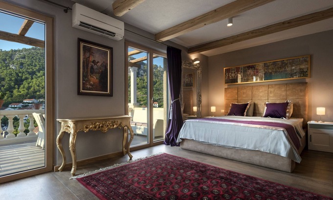 Hvar Old Town Villa | Luxury Palazzo* in Hvar Town Center
