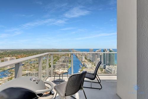 Hollywood South Central Beach Apartment | Luxury Penthouse -Awesome Views-Pools - Free Parking