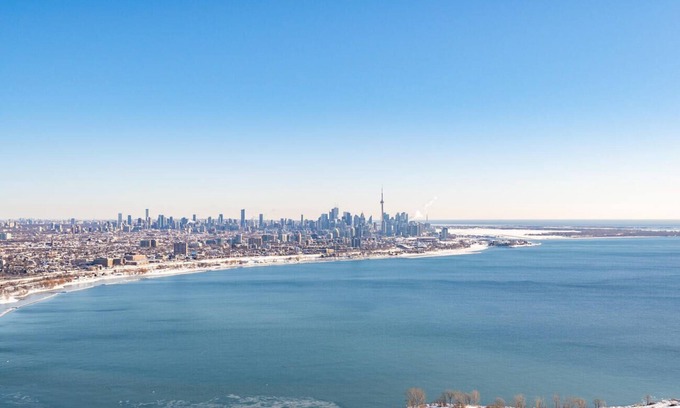 Humber Bay Condo | Luxury Penthouse Suite