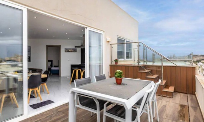 Ta' Xbiex Apartment | Luxury Penthouse with Pool and Seaview in Ta Xbiex Malta