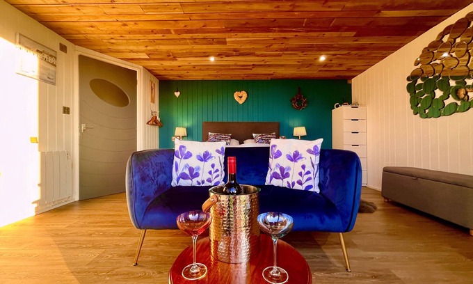 Aberaeron Cabin | Luxury Pods - Sleeps 2 & Free Parking