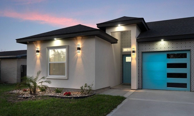Harlingen House | Luxury Pool Oasis w/Tesla Charger*Walk to Hospital