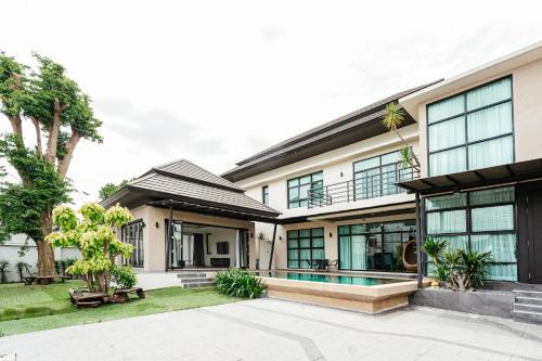 Prawet Villa | Luxury Pool Villa 77