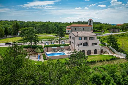 Gracisce Villa | Luxury Pool Villa Gradin