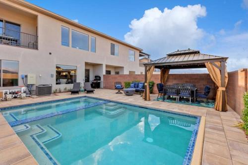 Hurricane House | Luxury Poolside Retreats Near Zion l Private Pools