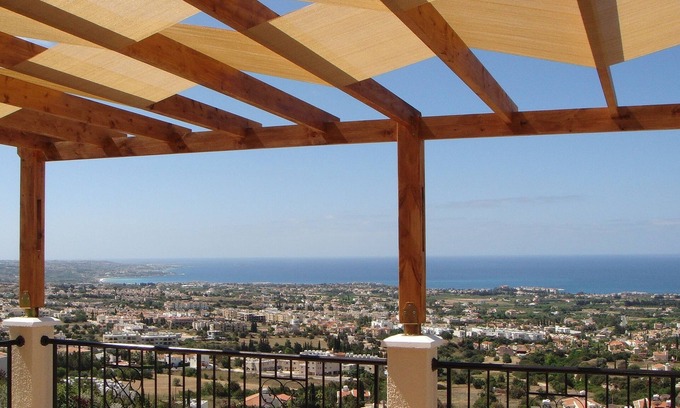 Peyia Town Villa | Luxury Private 3 bedroom (sleeps 6)Villa, Breathtaking Views & 200mbps Wi-Fi