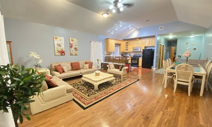 West Side Apartment | Luxury private apt/free wifi/Prkng/Close to NYC