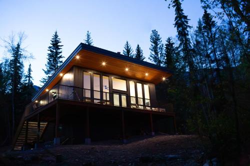 Golden House | Luxury Private Cabin In The Rockies
