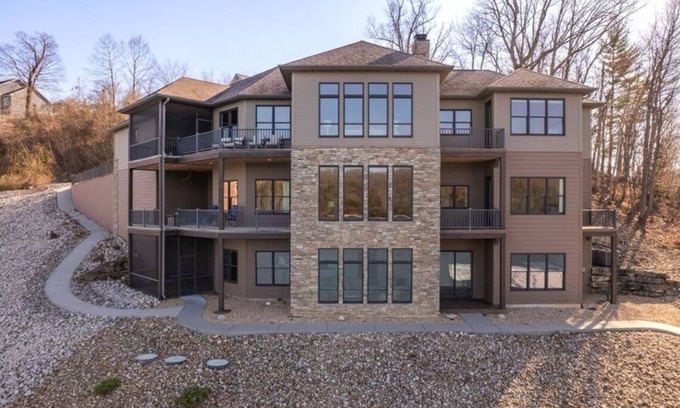 Lake of the Ozarks House | Luxury Private Oasis & 269' Lakefront! 5Bds, 4.5Bath
