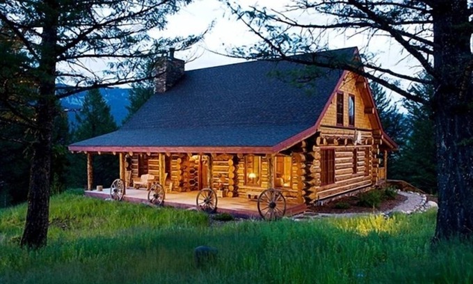 Porcupine Park Cabin | Luxury - Quintessential Montana Retreat - Ski and Fish! Sleeps 10, 4 beds 4 bath