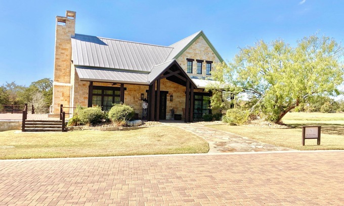 Anderson House | Luxury Ranch house near College Station