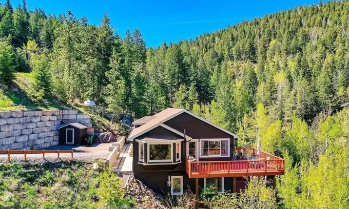 Pleasant Park Corridor House | Luxury Red Rocks w/Firepit, BBQ & NEW Hottub